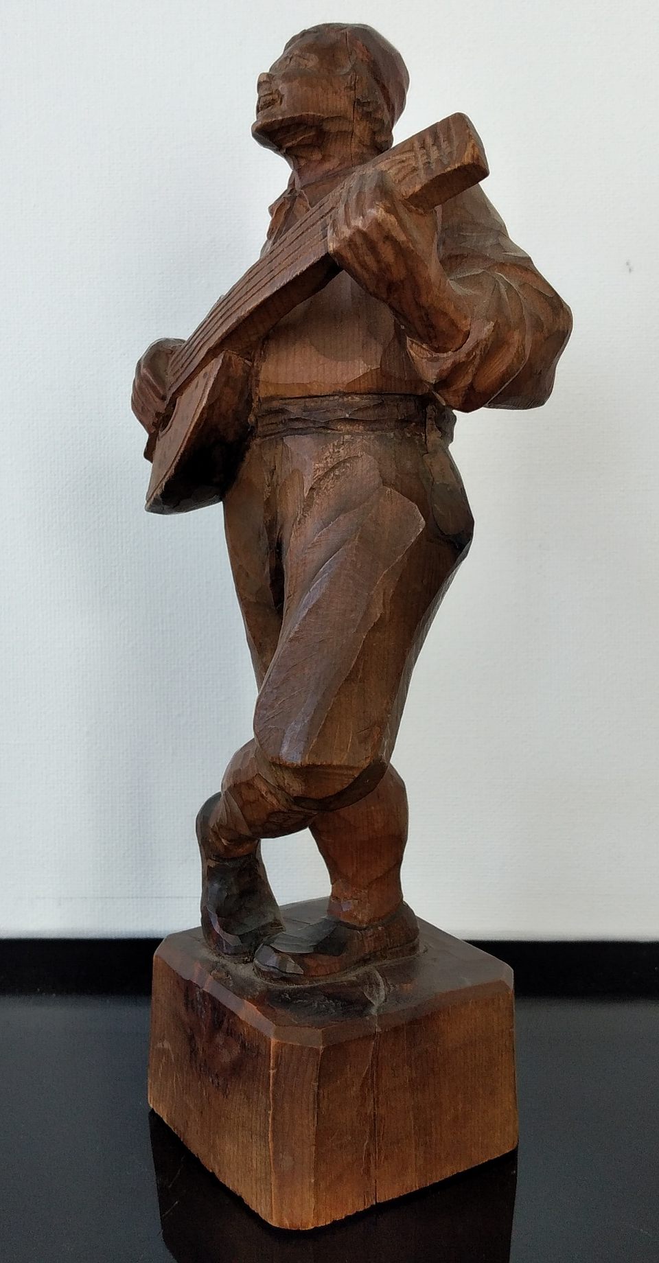 Escultura em madeira  2