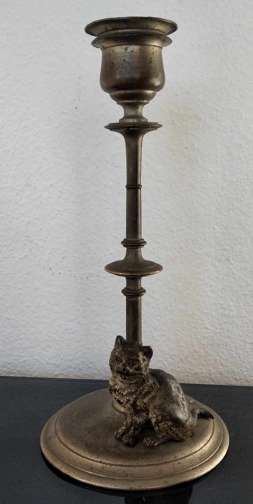 Castiçal com gato 1