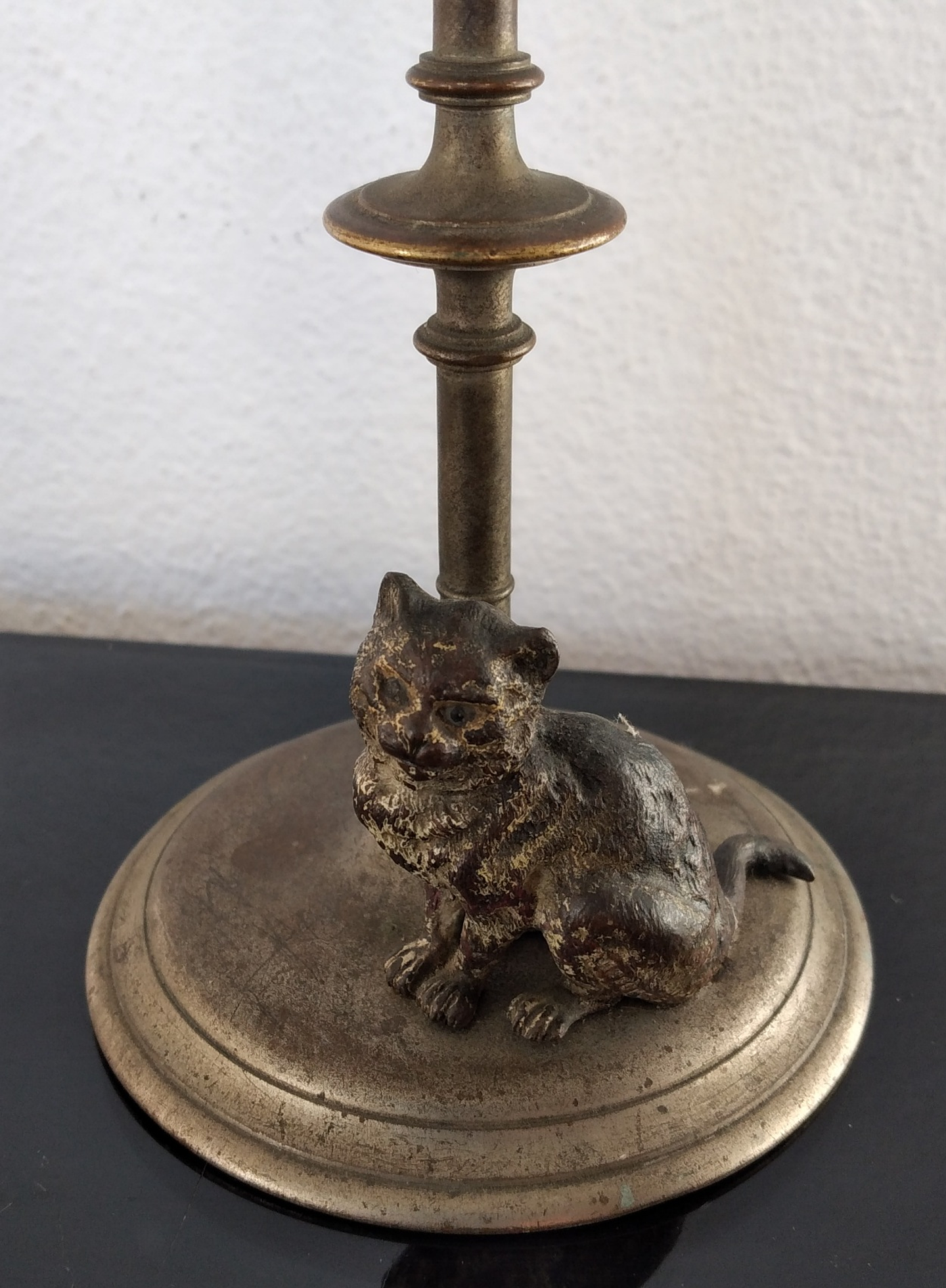 Castiçal com gato 2