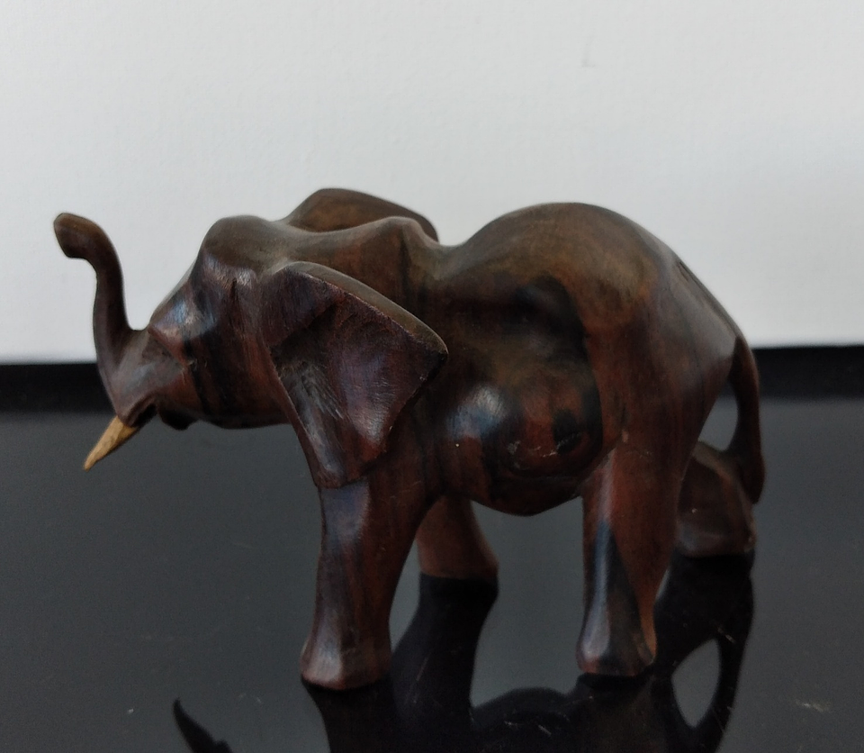 Elefante em madeira 1