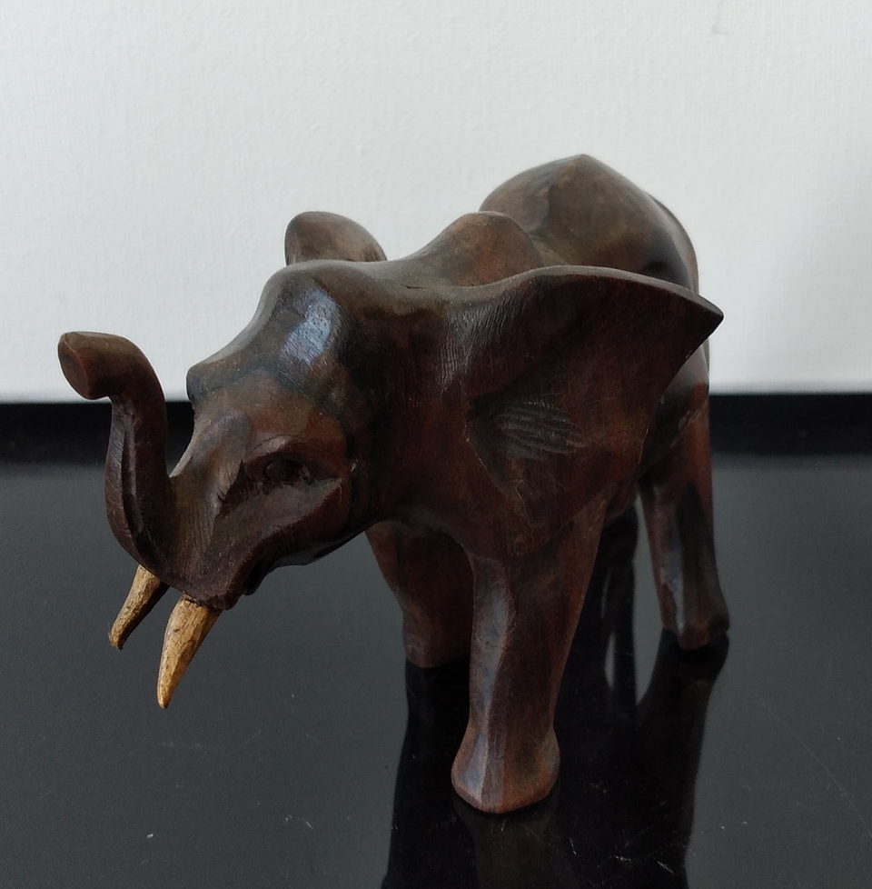 Elefante em madeira 2