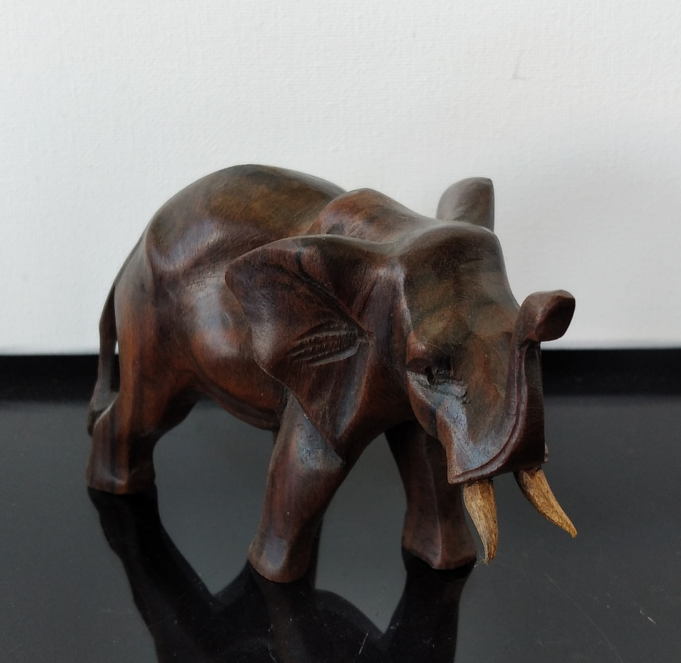 Elefante em madeira 4