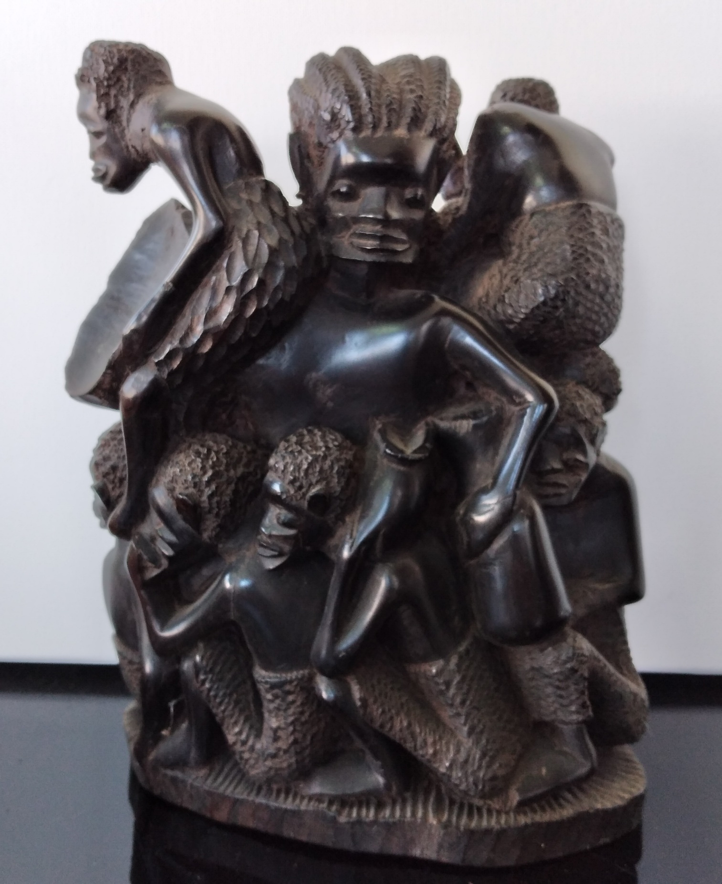 Escultura em madeira família  1