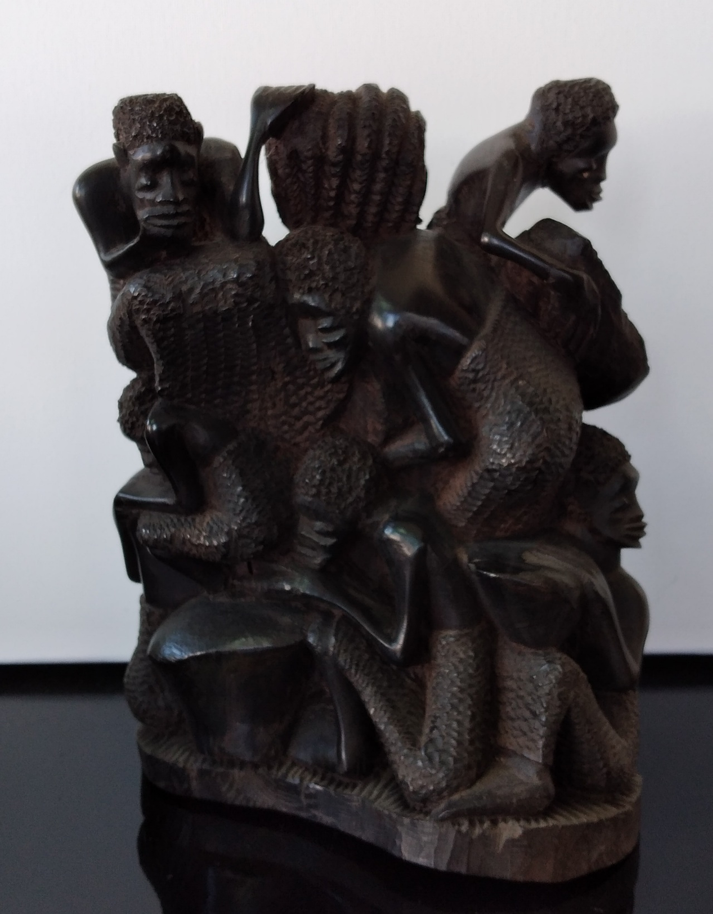 Escultura em madeira família  4