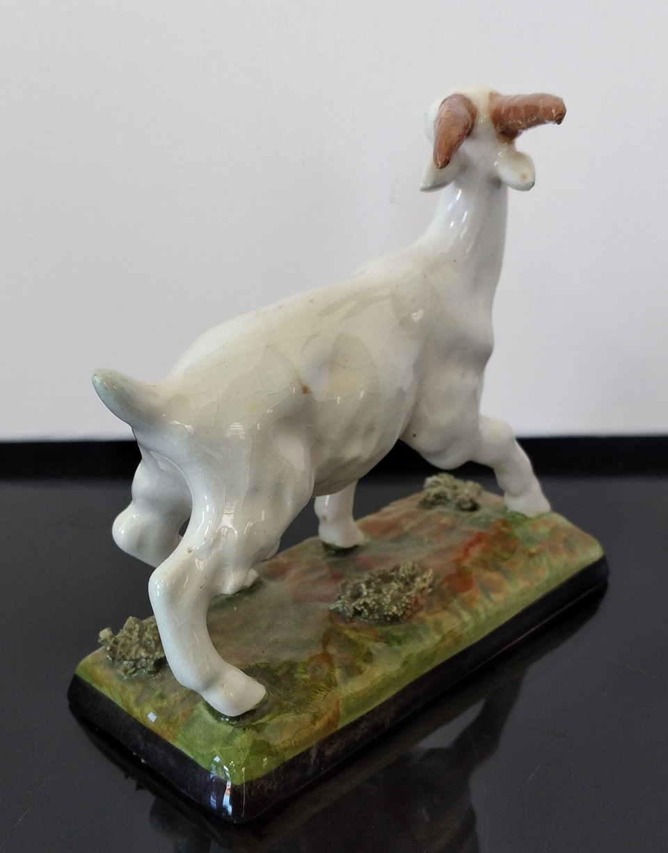 Cabra em faiança  4