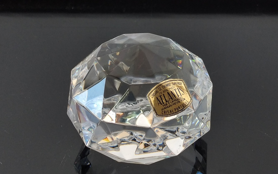 Pisa-papéis da Atlantis 1