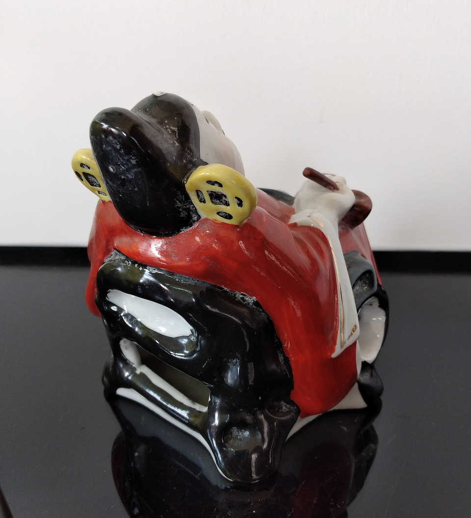 Cinzeiro oriental, exalador 4