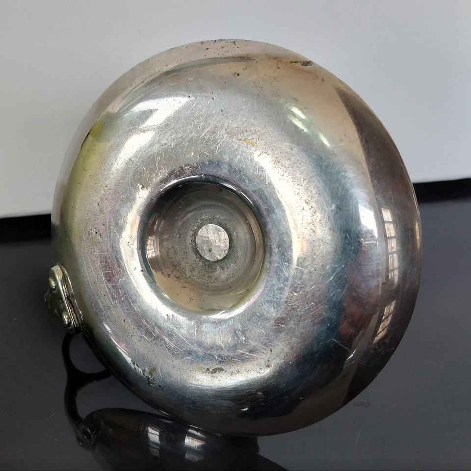 Palmatória em metal  3