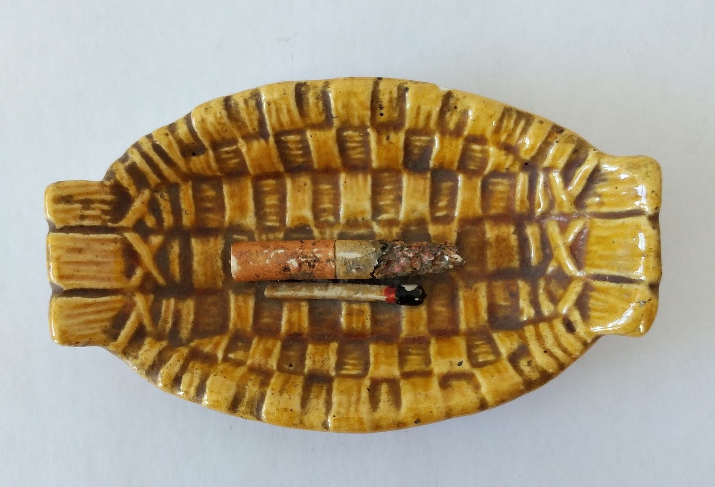 Cinzeiro em faiança  1