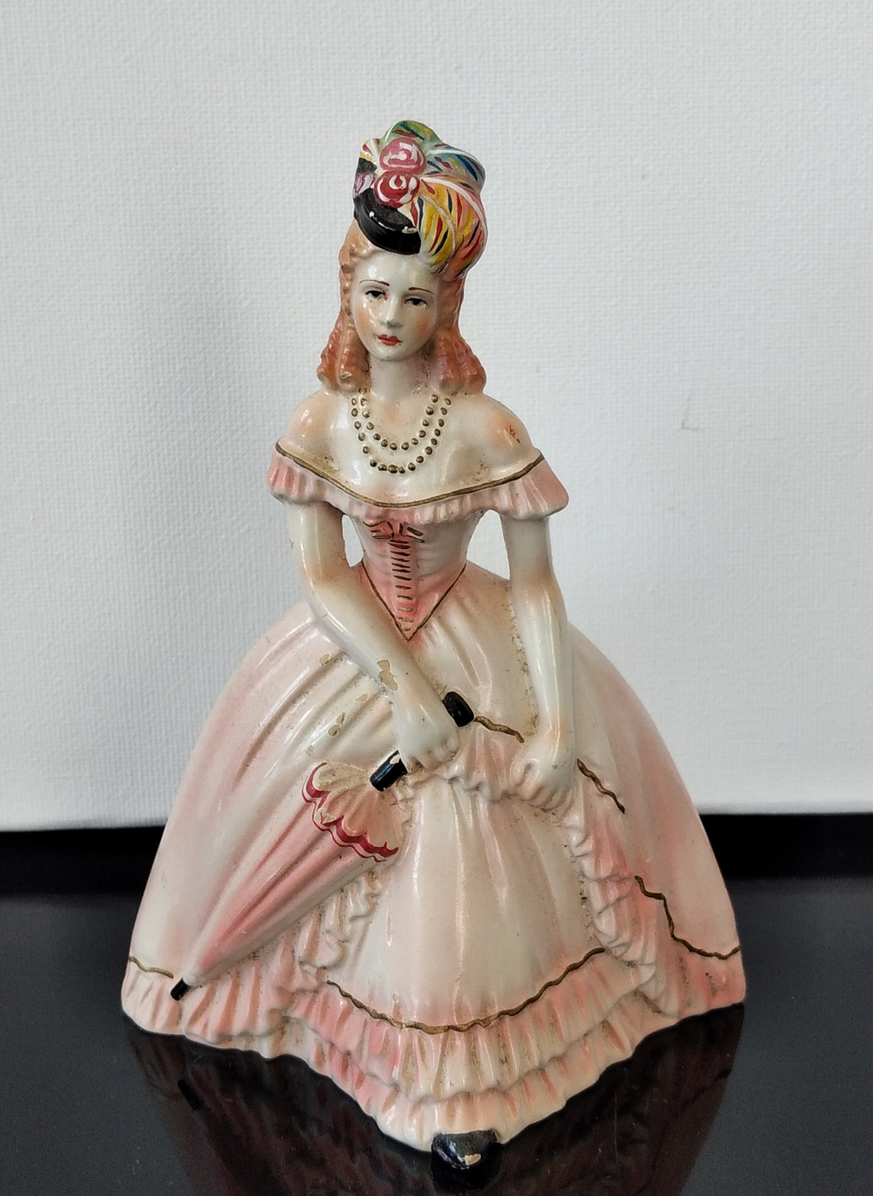 Dama antiga em faiança  1