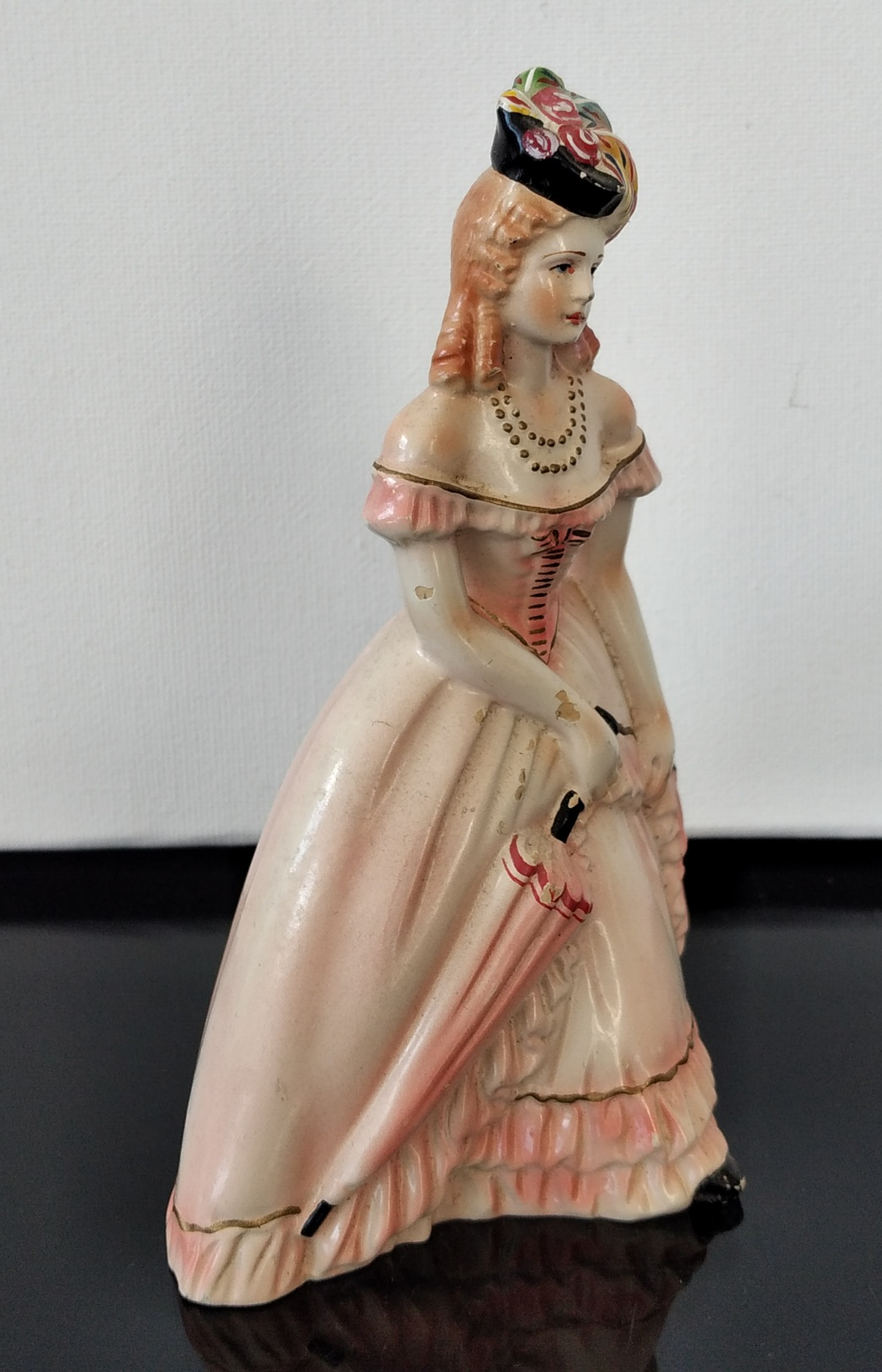 Dama antiga em faiança  2