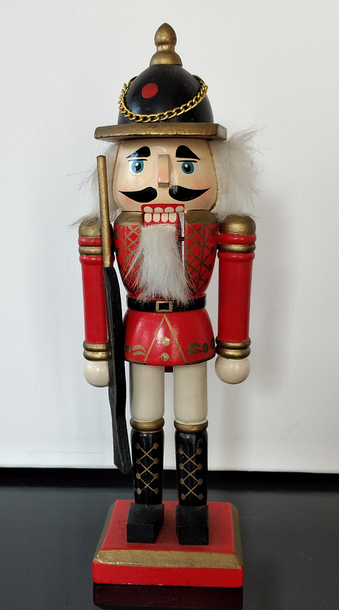 Quebra nozes em madeira 