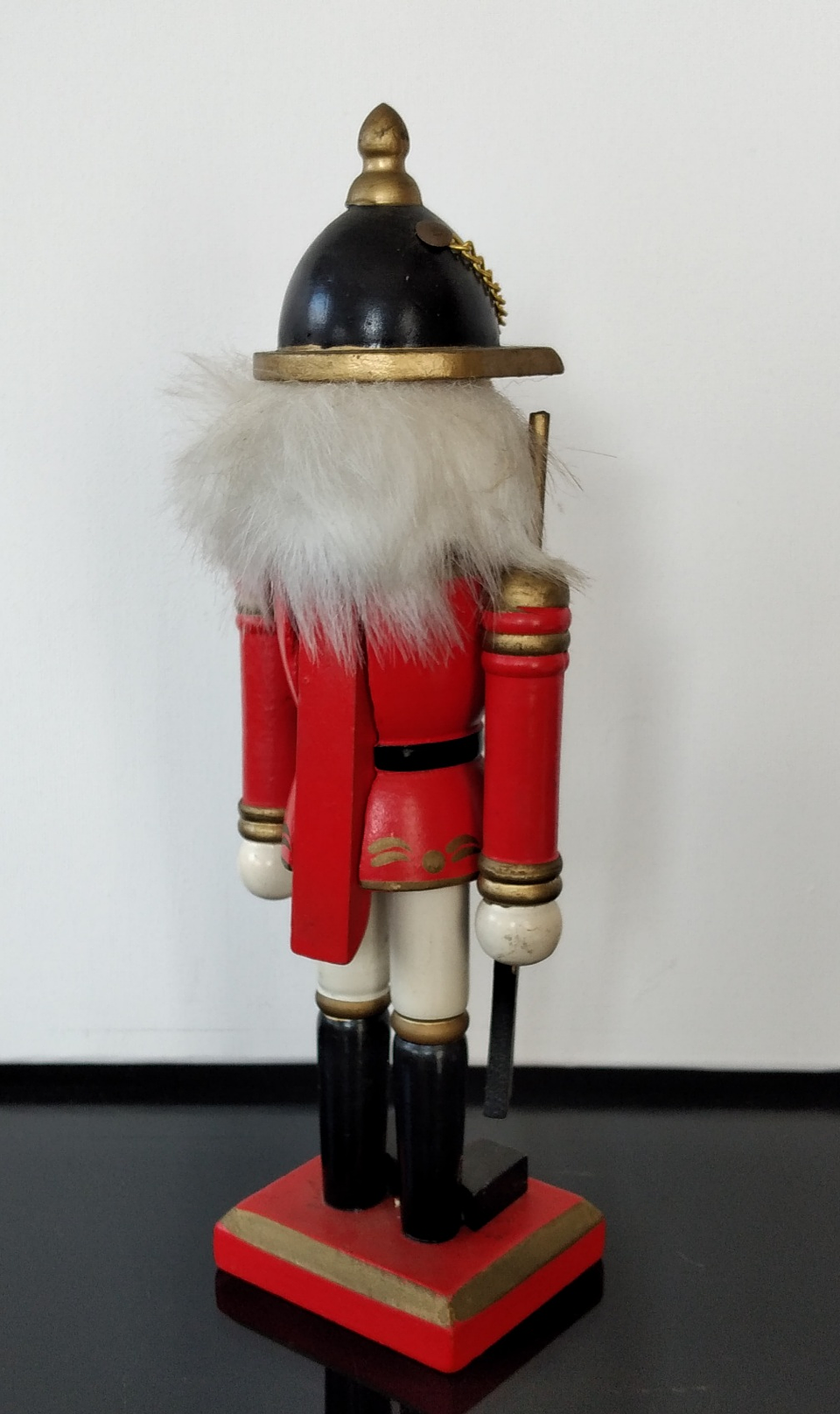 Quebra nozes em madeira  3