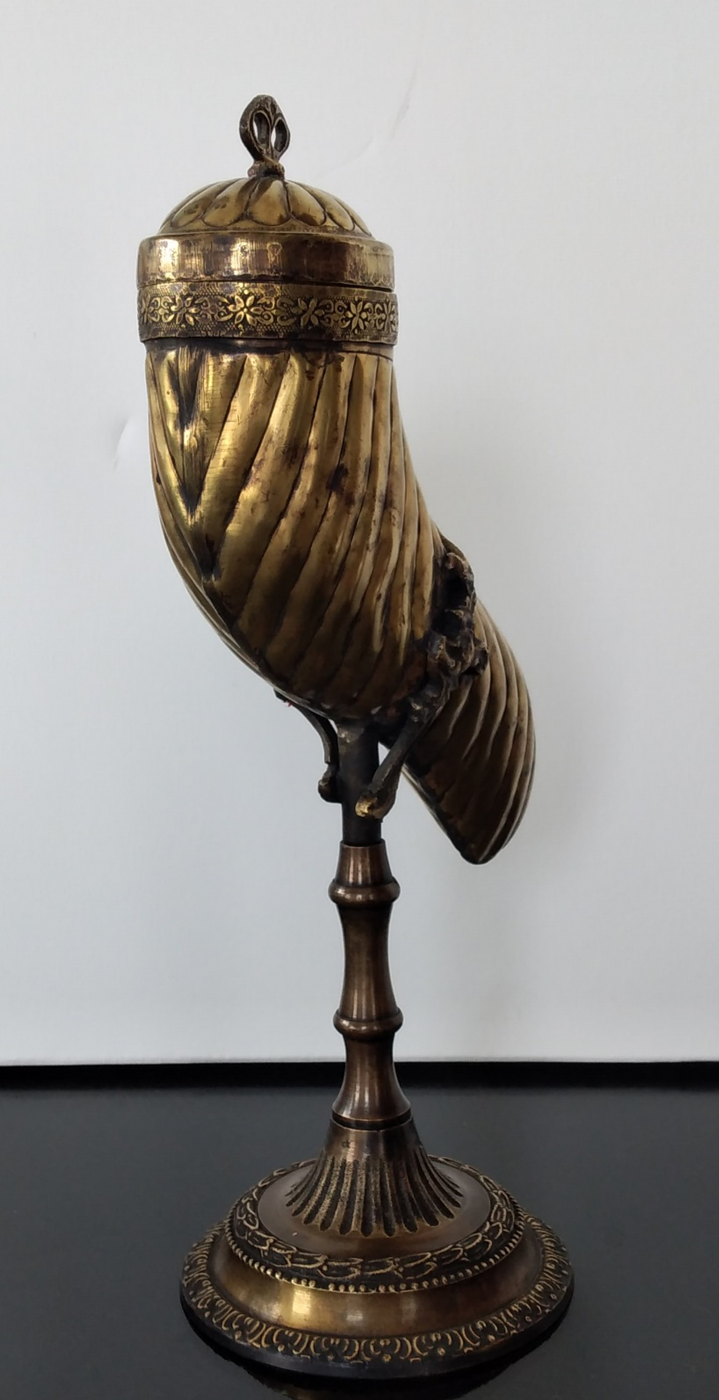 Cornucópia em metal repuxado 4