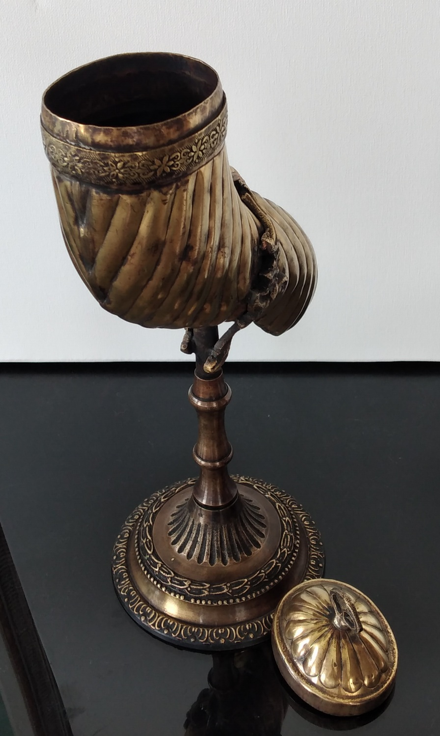 Cornucópia em metal repuxado 5