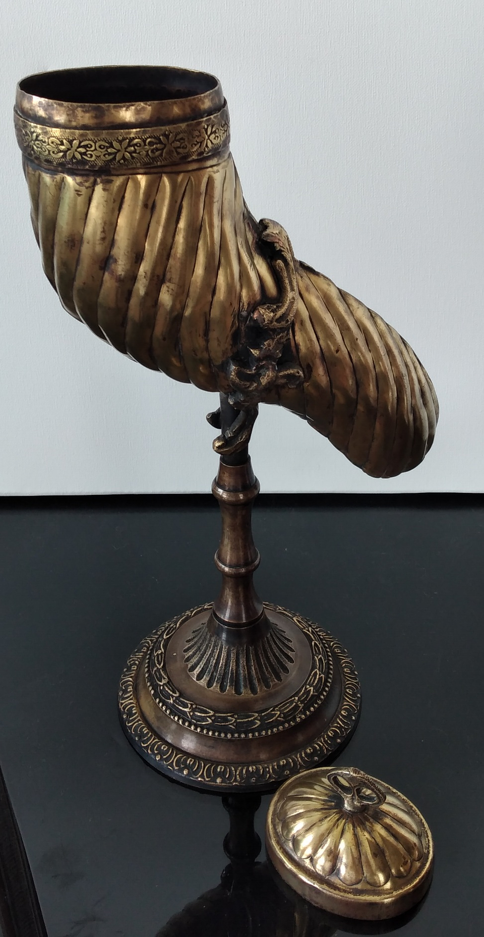 Cornucópia em metal repuxado 6