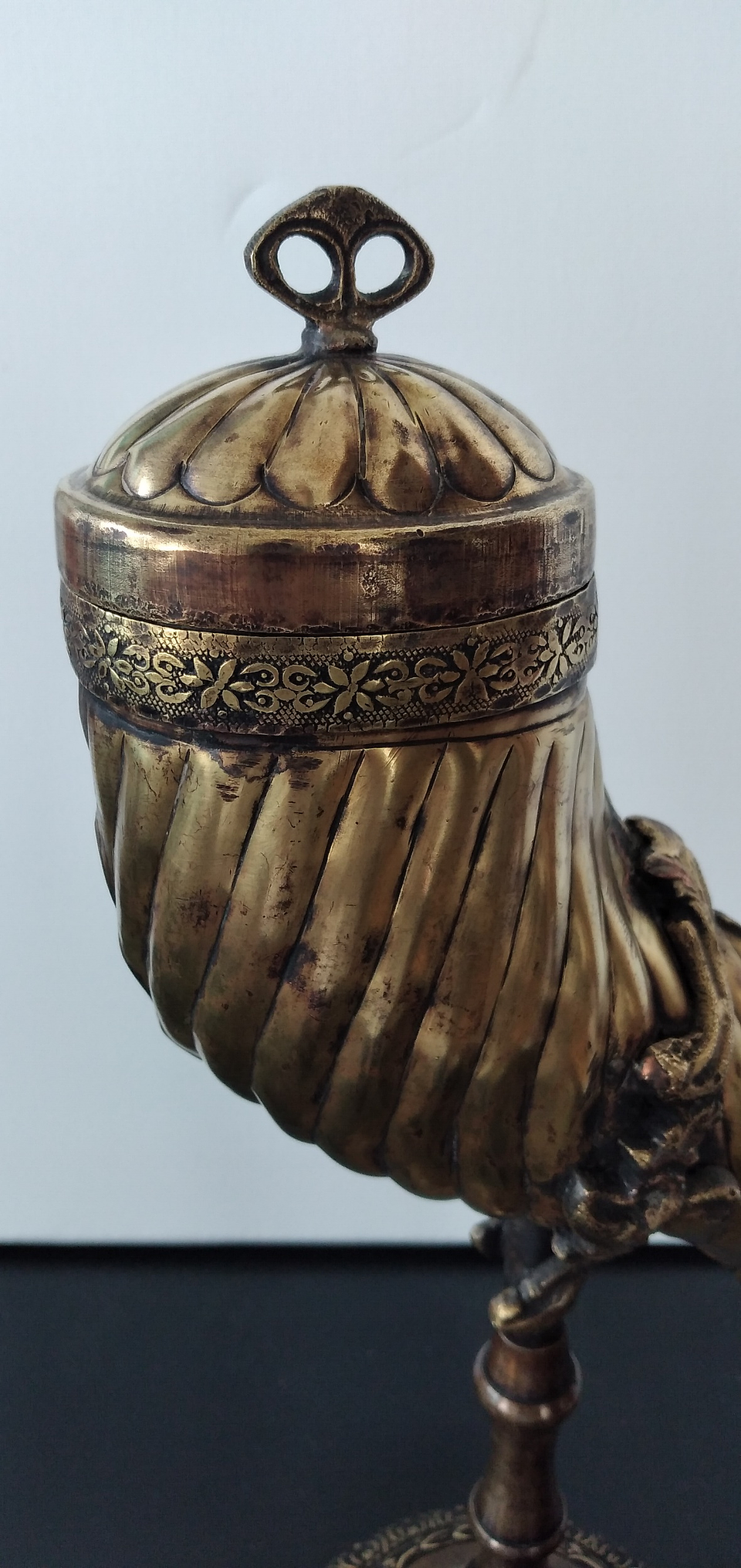 Cornucópia em metal repuxado 7