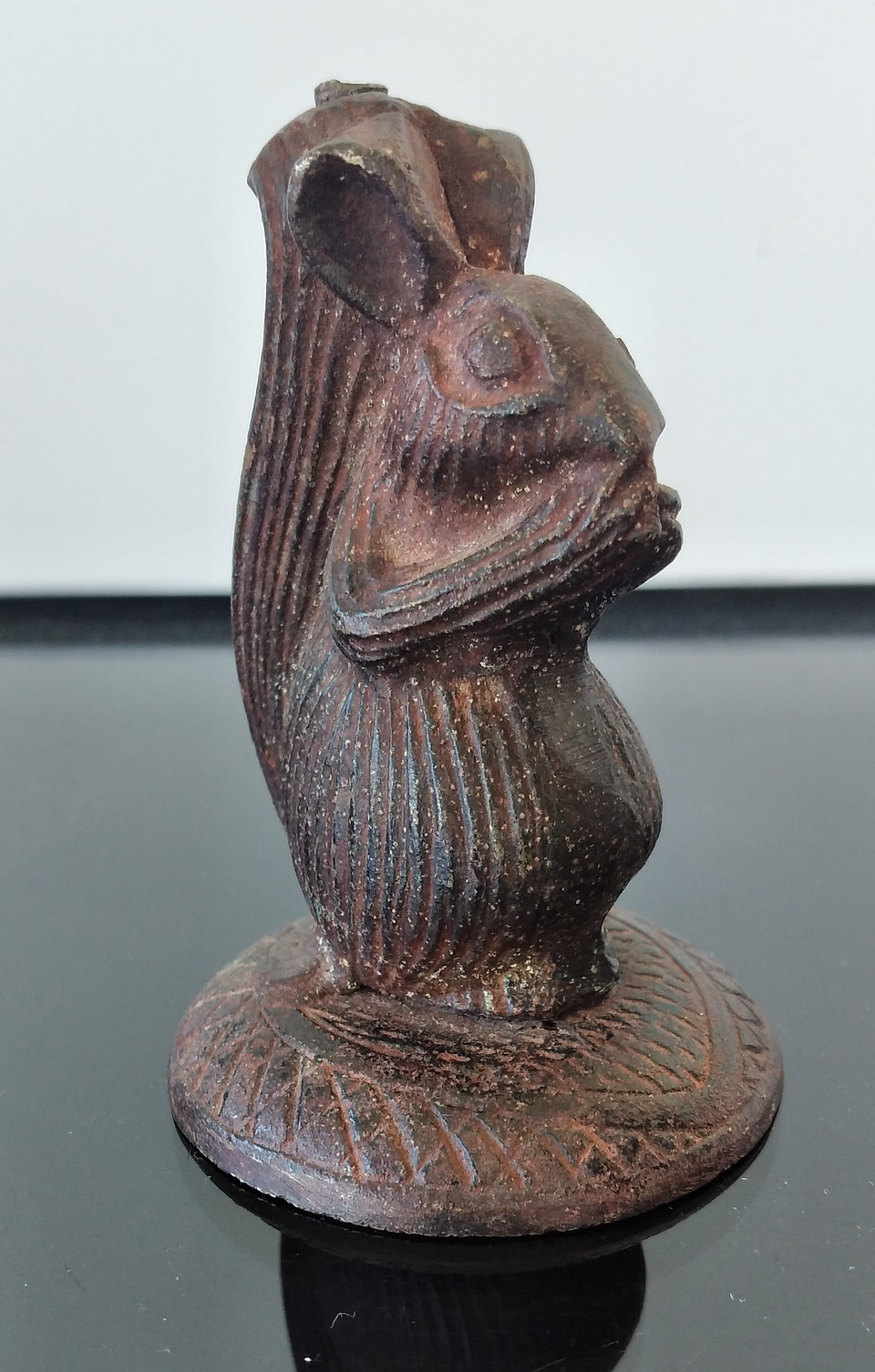 Esquilo em ferro fundido  1