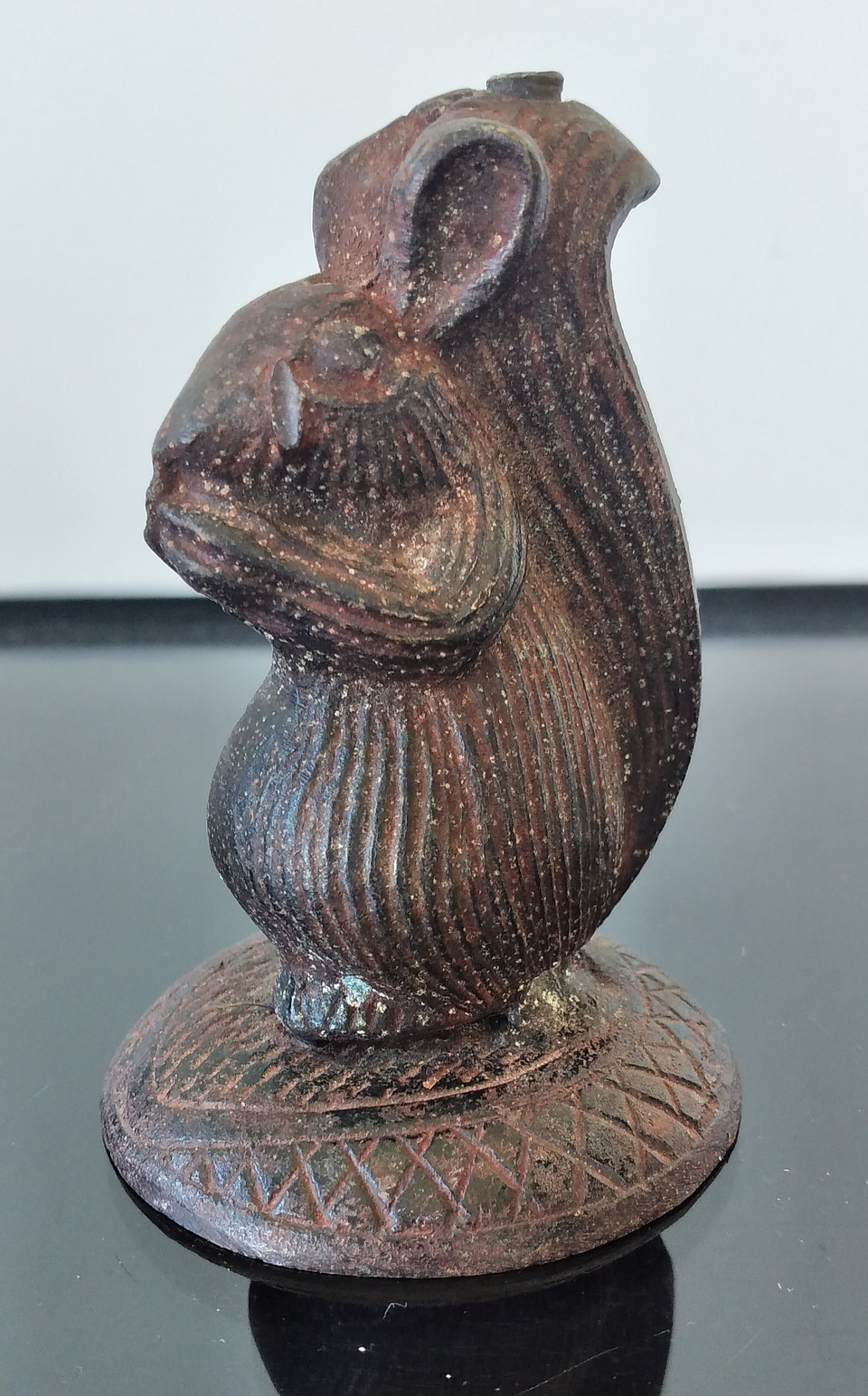 Esquilo em ferro fundido  2