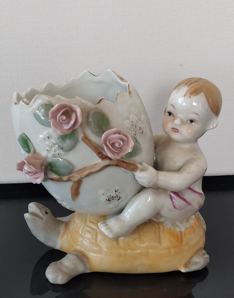 Estatueta floreira  1