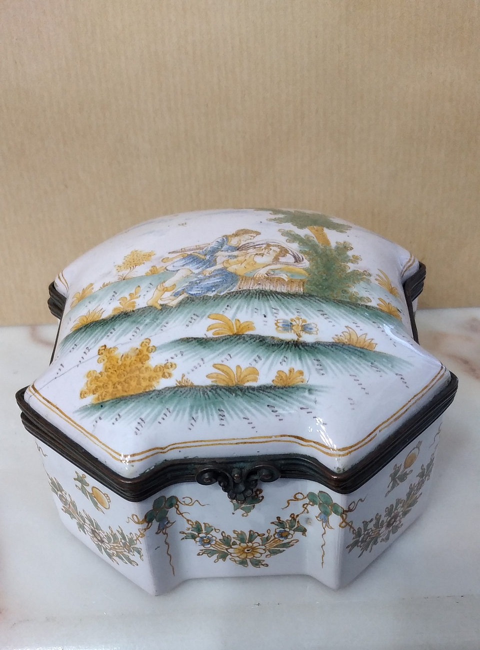 Porta-joias em faiança  7