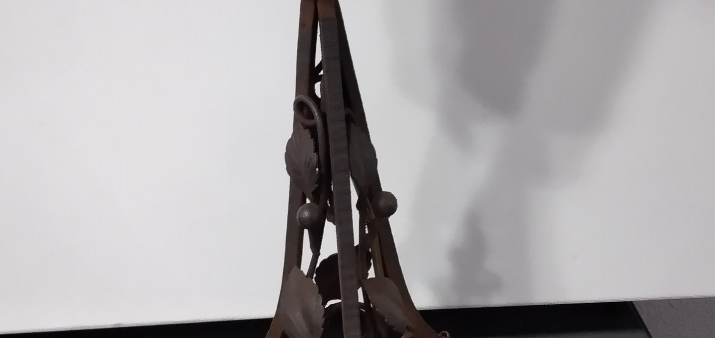 Candeeiro em ferro forjado e pasta de vidro  1