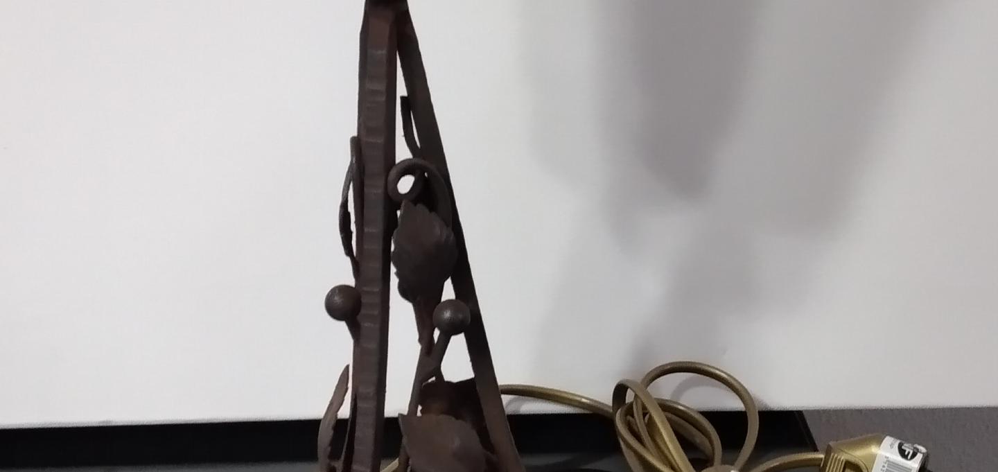 Candeeiro em ferro forjado e pasta de vidro  4