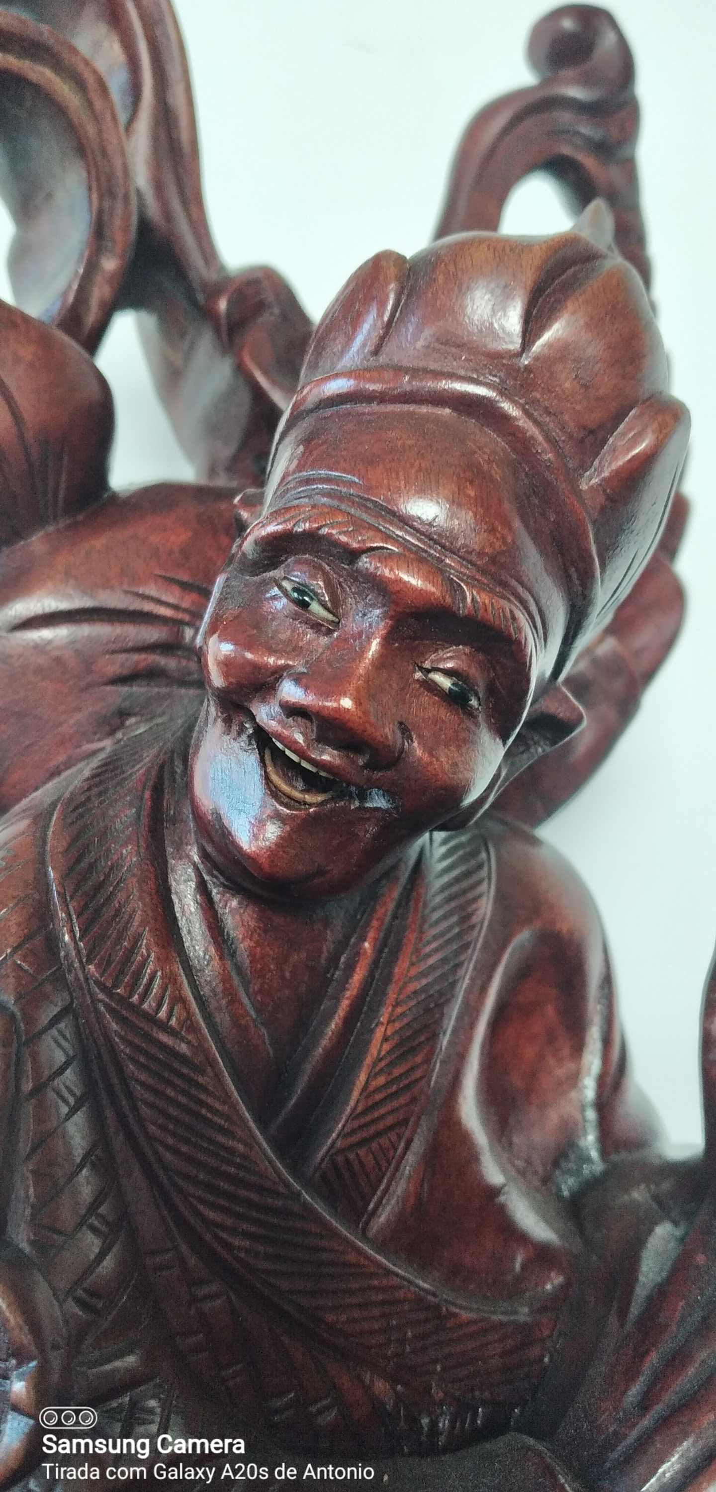 Escultura chinesa em madeira  1