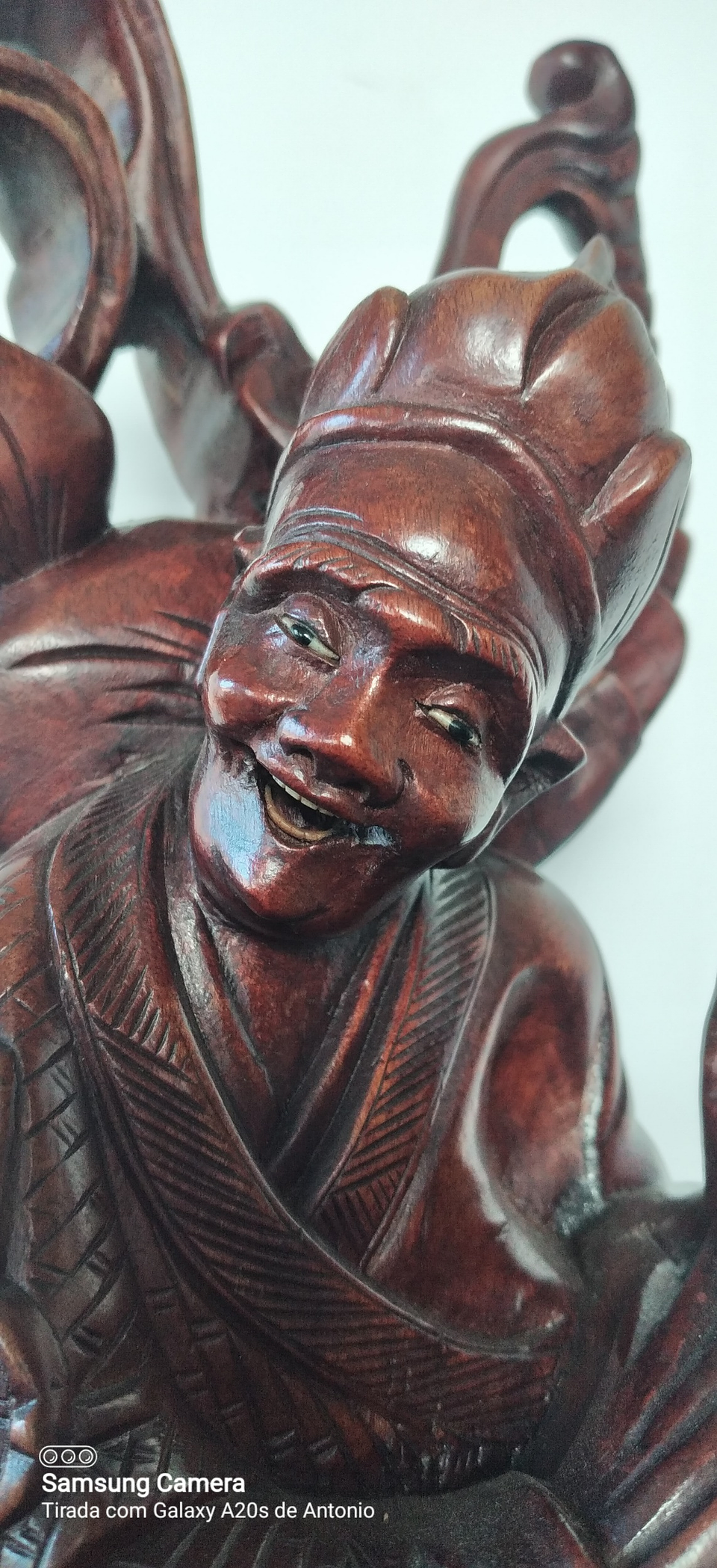 Escultura chinesa em madeira  1