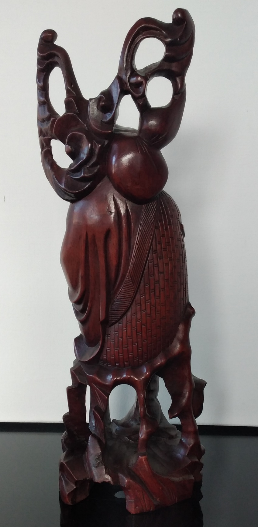 Escultura chinesa em madeira 