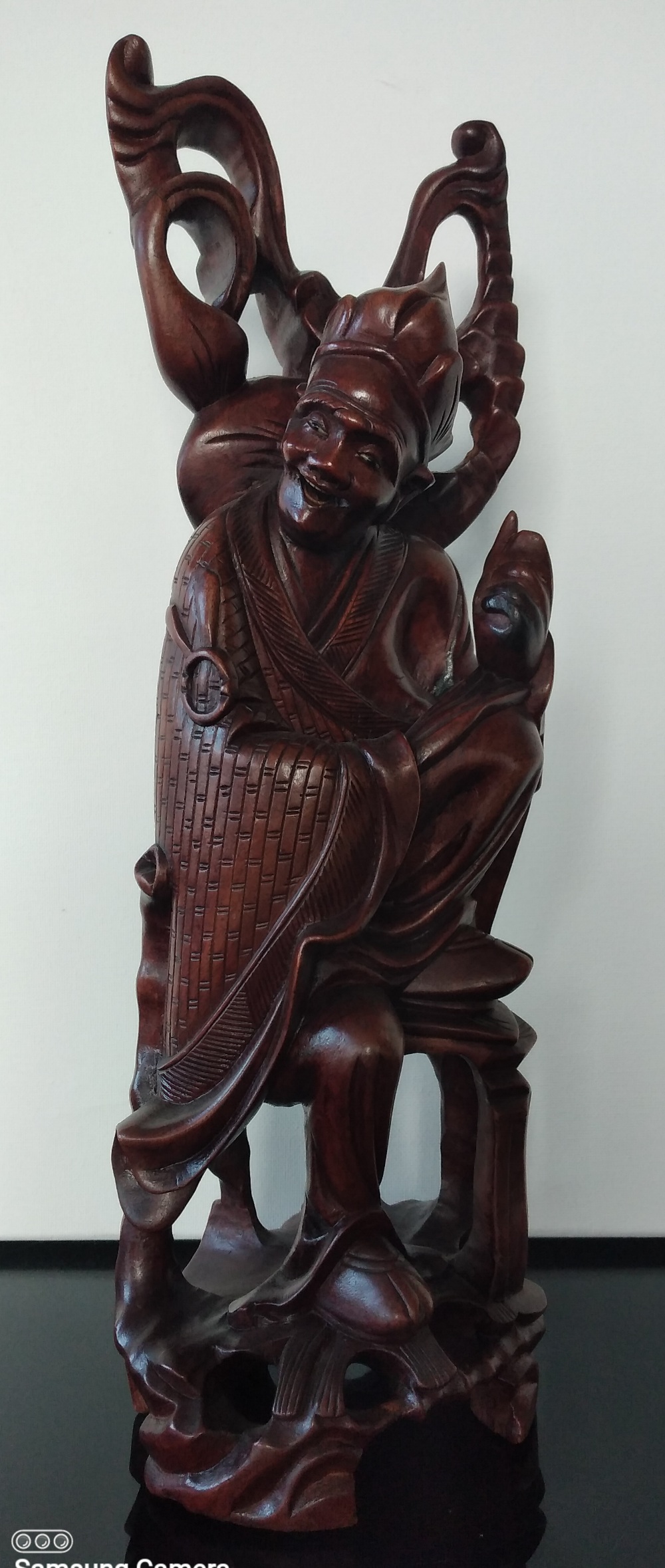 Escultura chinesa em madeira 