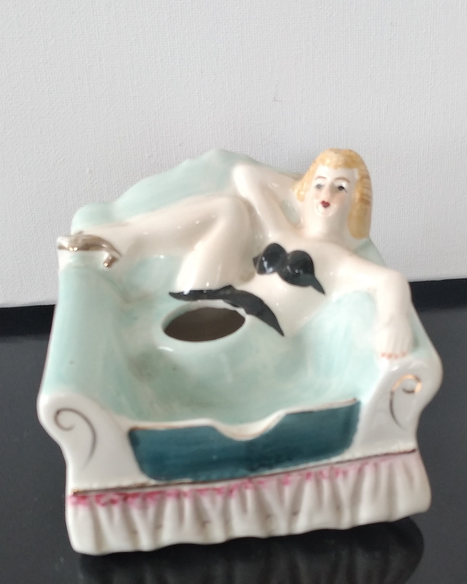 Cinzeiro erótico  8