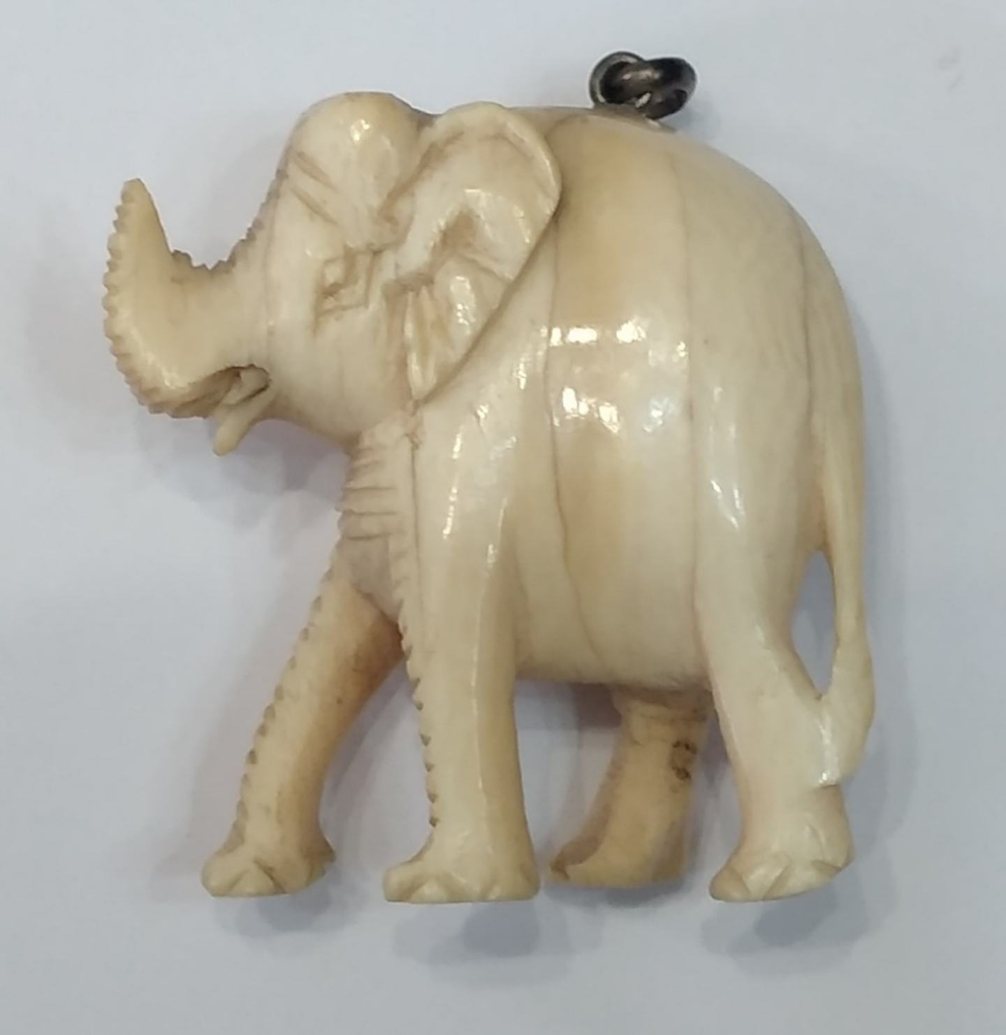 Pendente esculpido 1