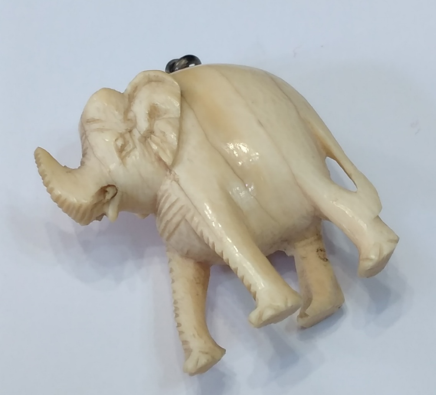 Pendente esculpido 3