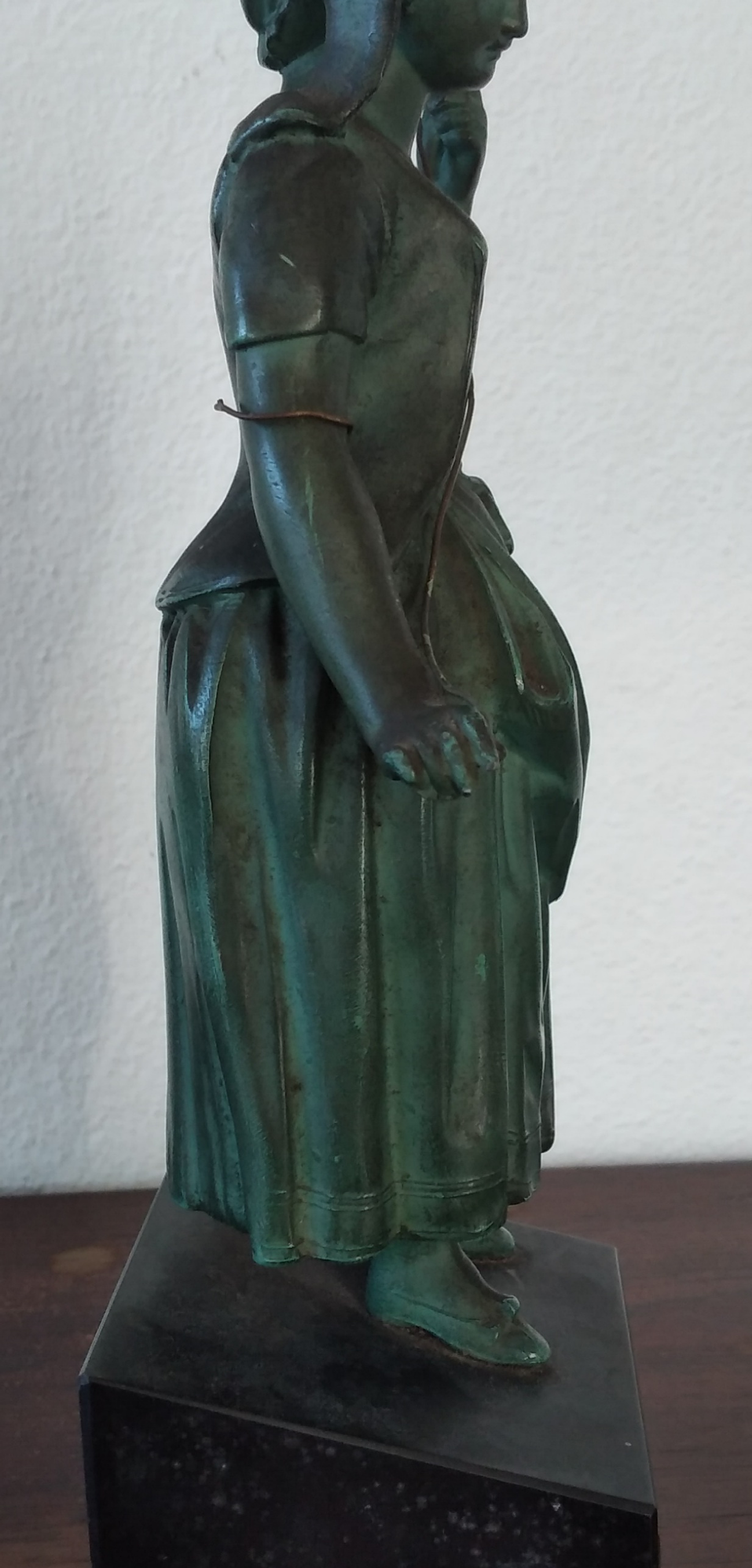 Estatueta em bronze policromado  1