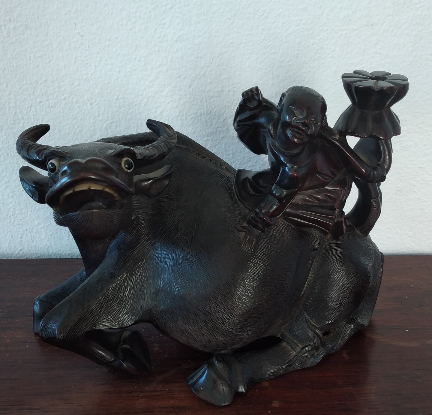 Escultura Oriental em madeira  2