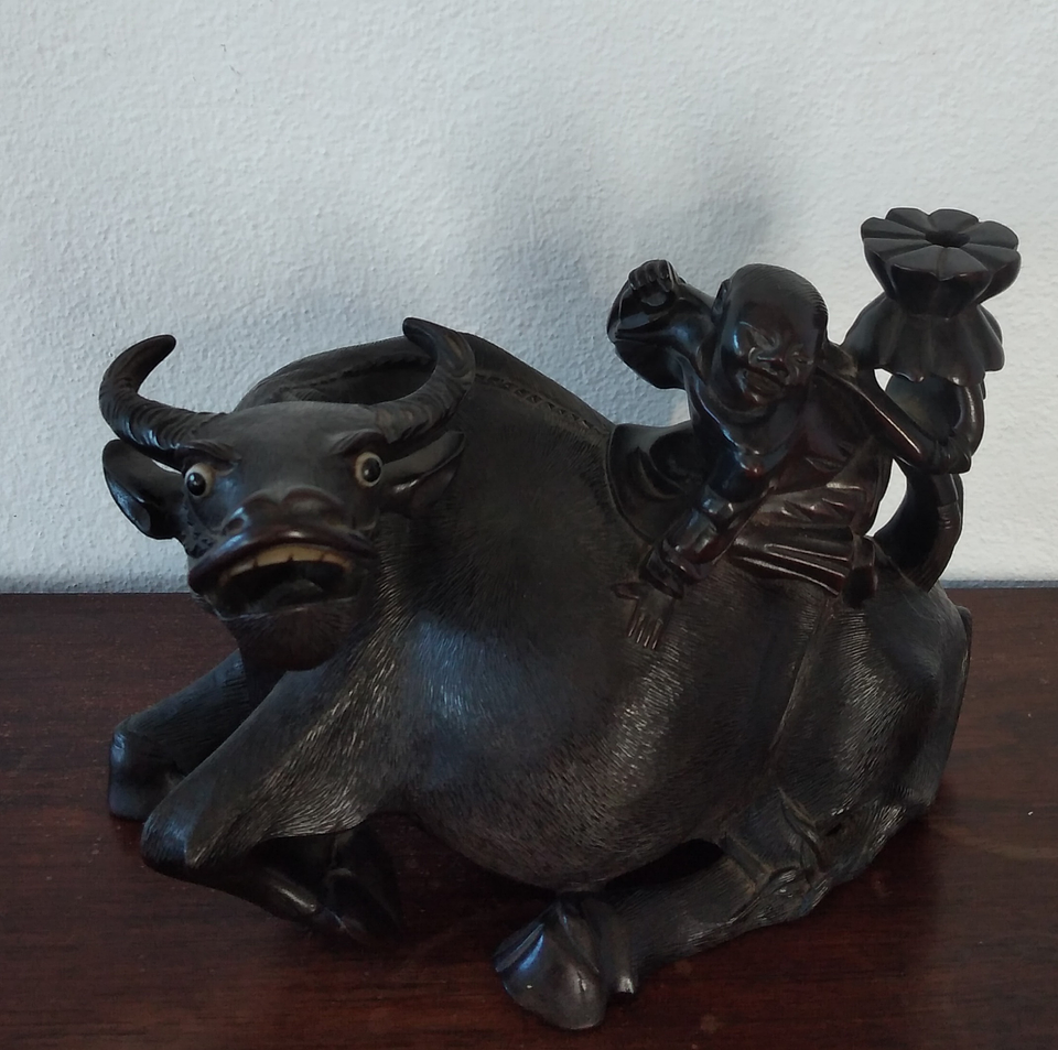 Escultura Oriental em madeira  4