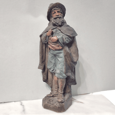 Estatueta em faiança 