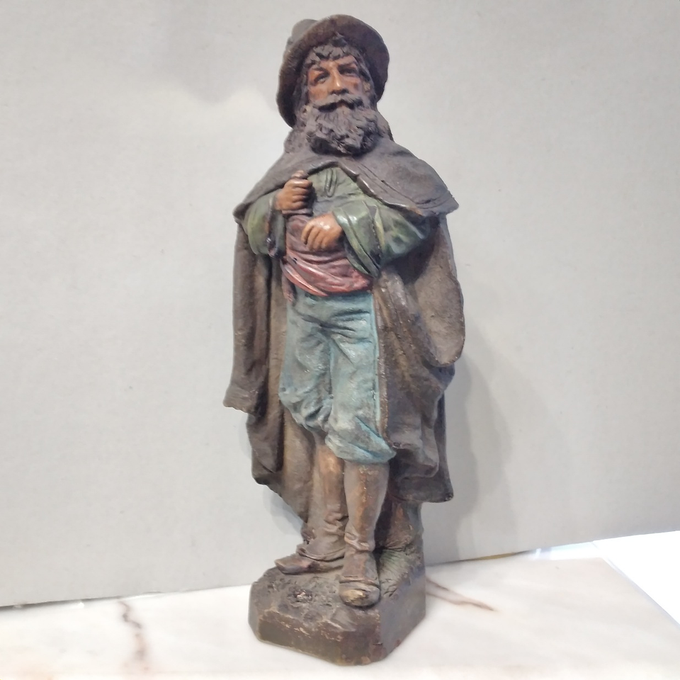 Estatueta em faiança  1