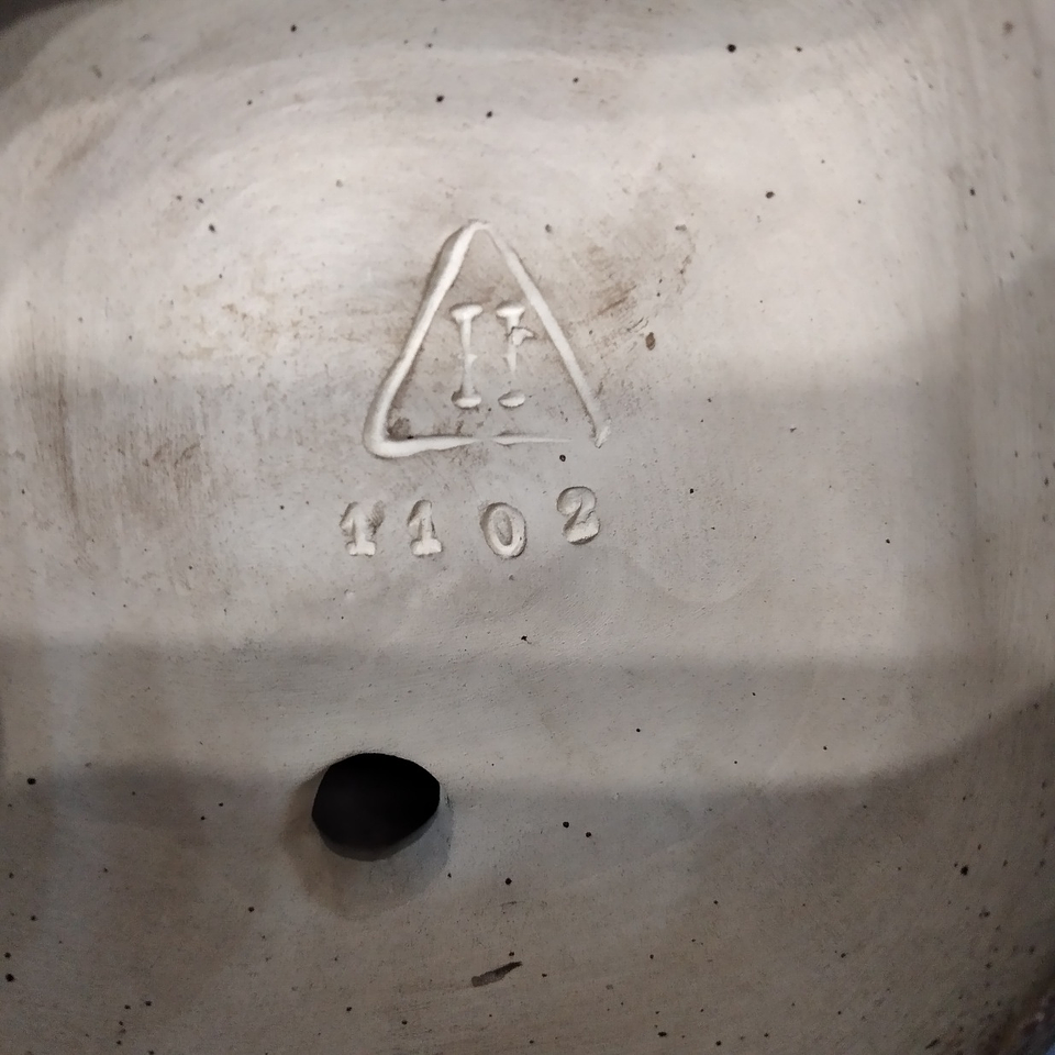 Estatueta em faiança  4