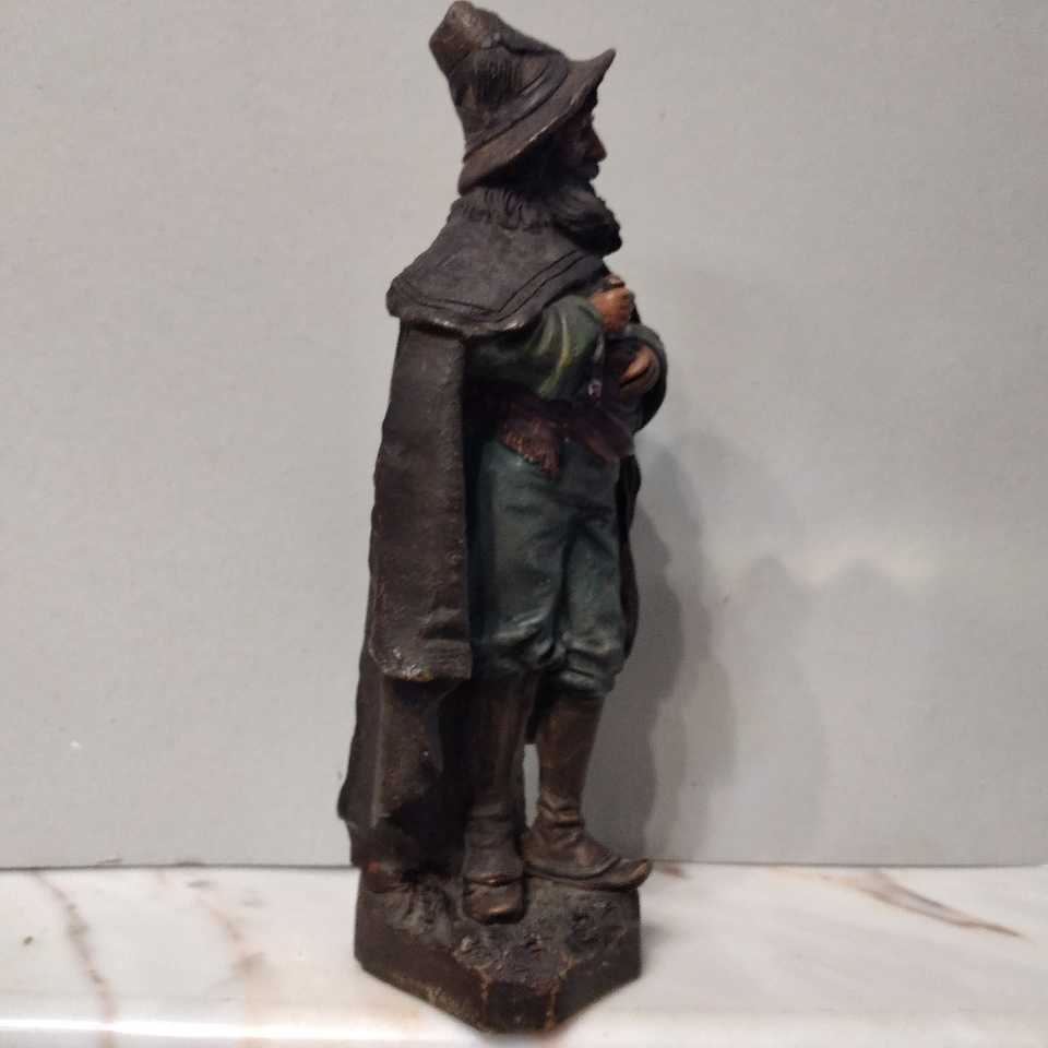 Estatueta em faiança  5