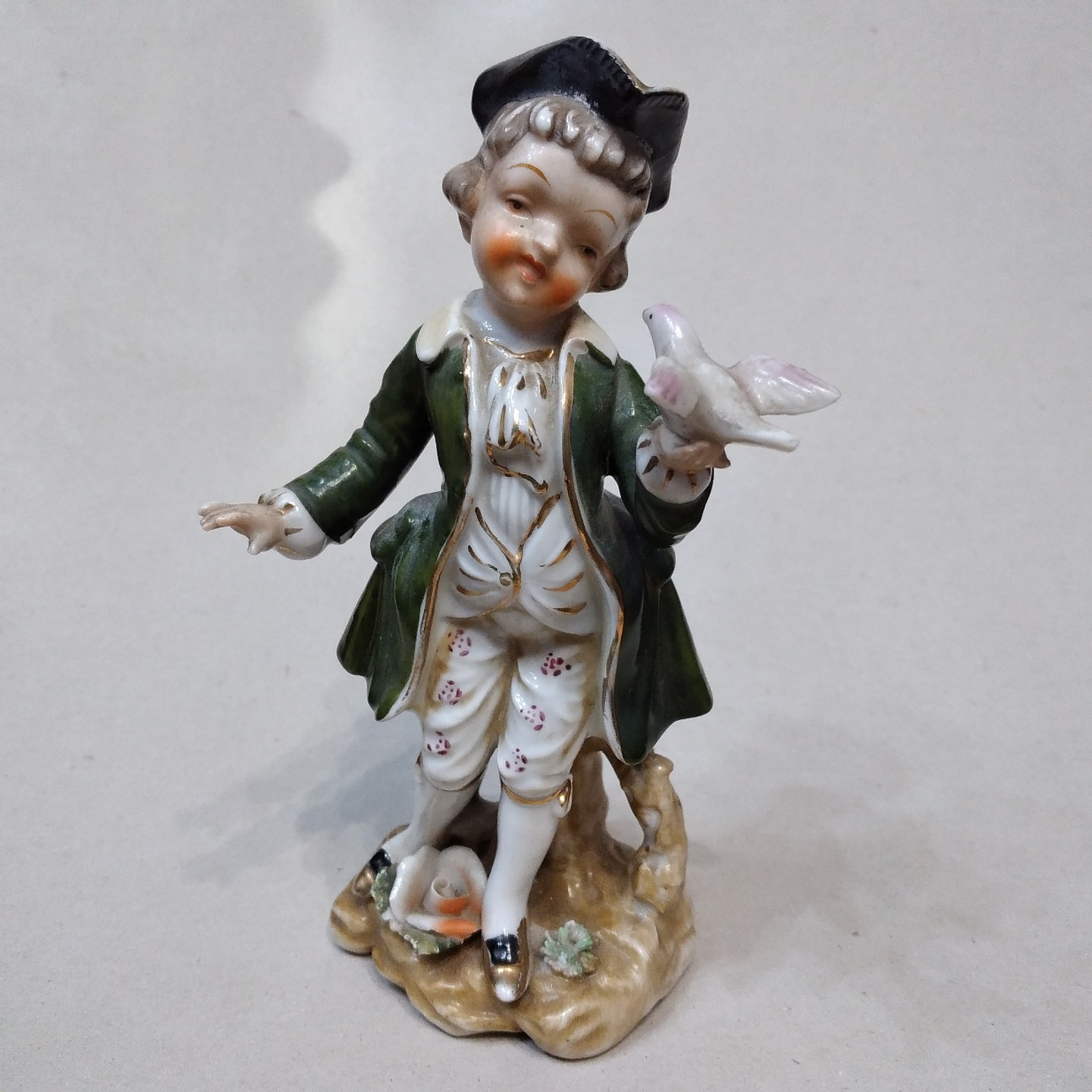 Bibelot em porcelana  1