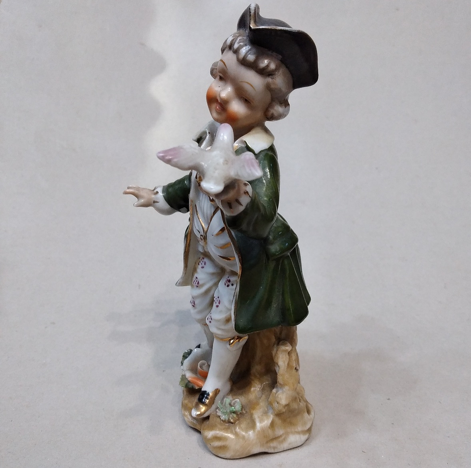 Bibelot em porcelana  2