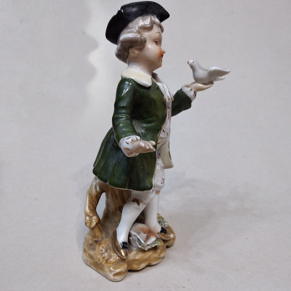 Bibelot em porcelana  3