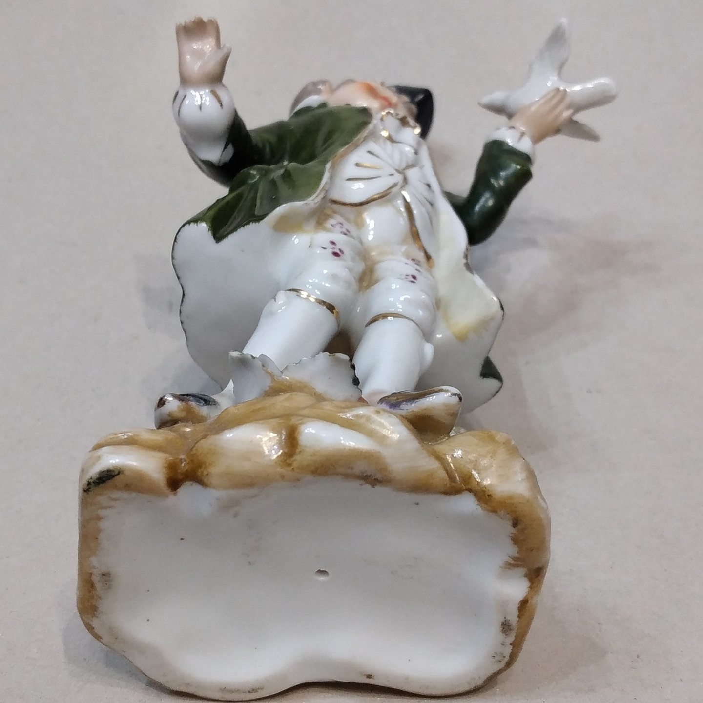 Bibelot em porcelana  5