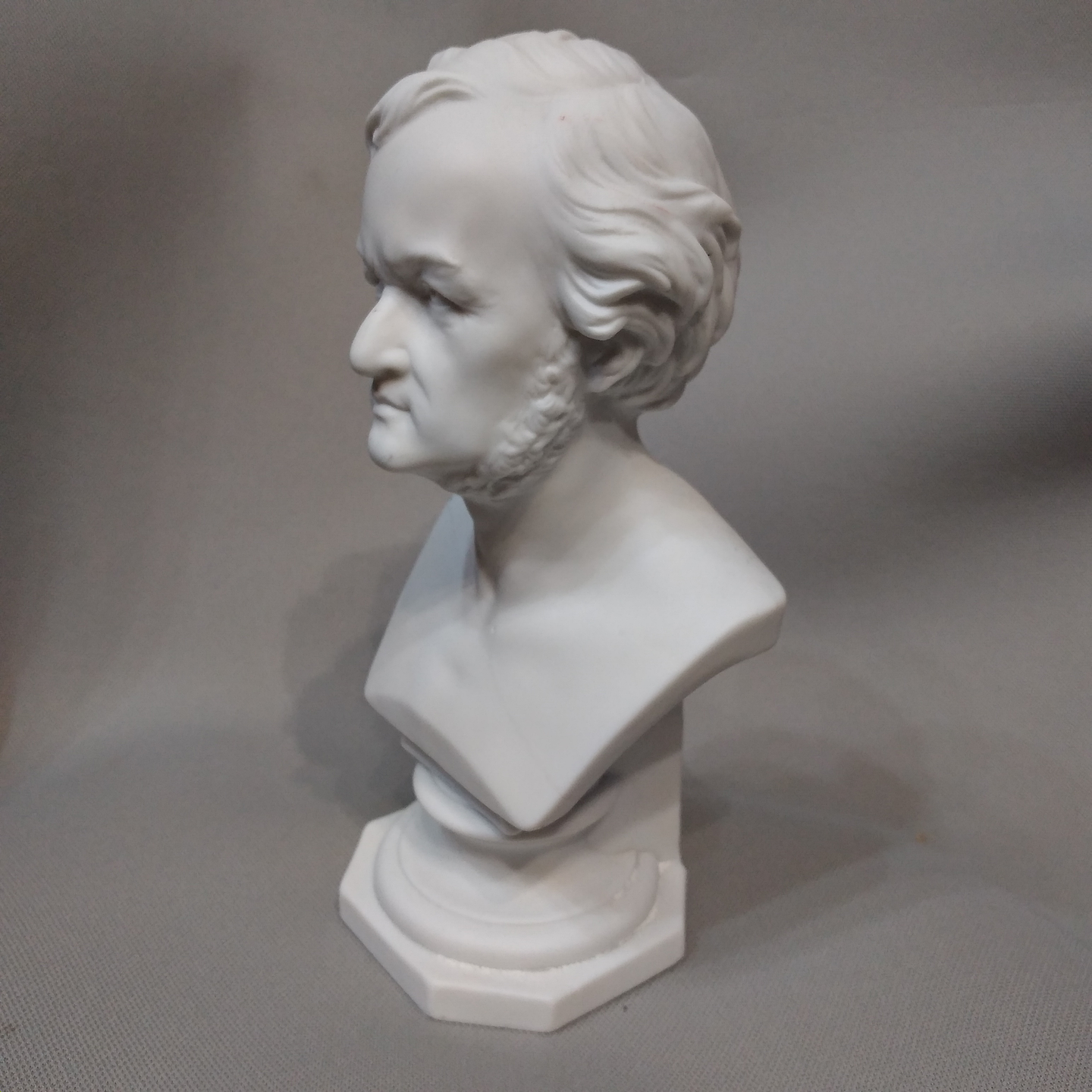 Busto em biscuit R. Wagner 3