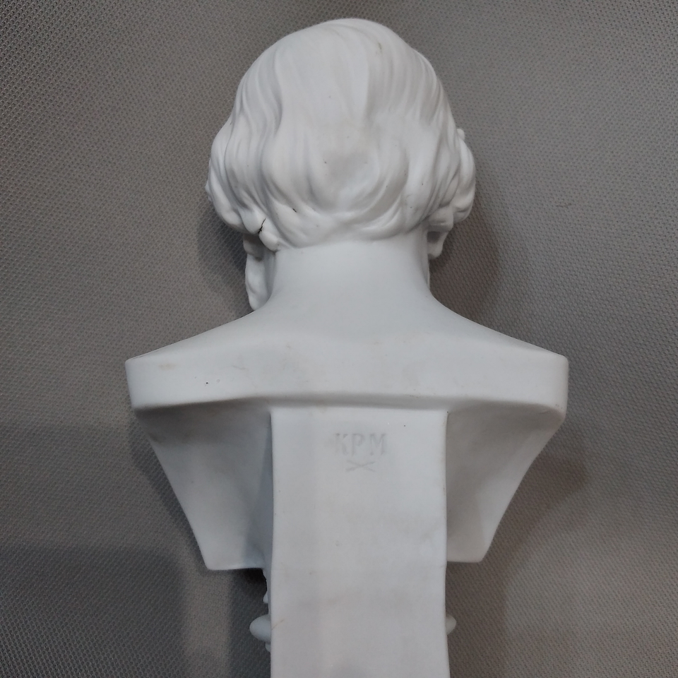 Busto em biscuit Verdi 7