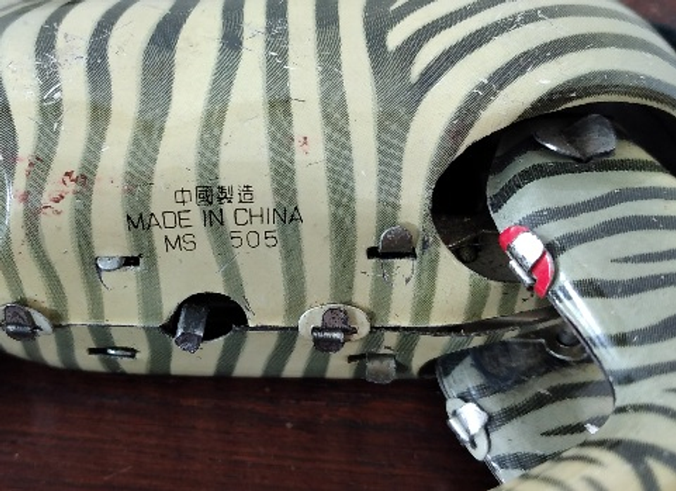 Brinquedo, zebra em lata 7