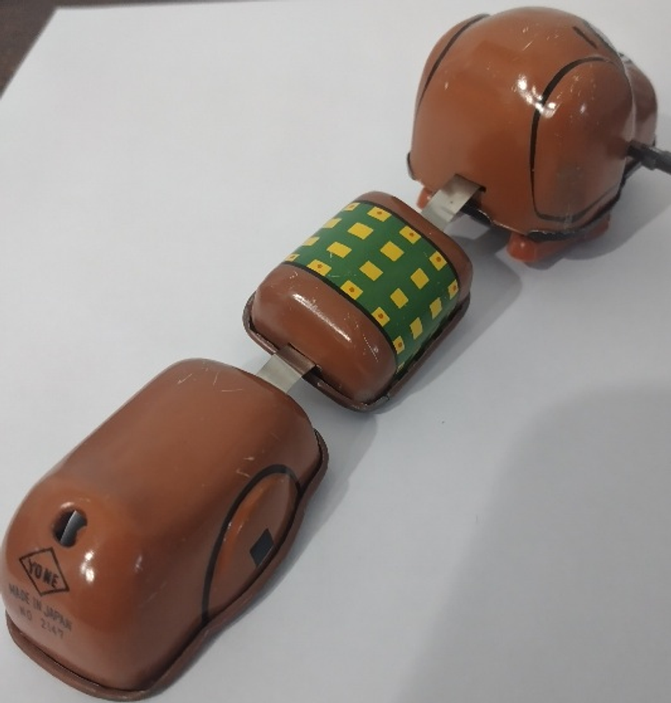 Brinquedo de lata, cão  2