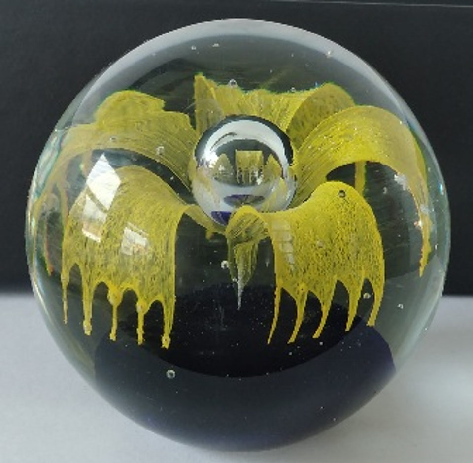 Pisa-papéis em vidro 2